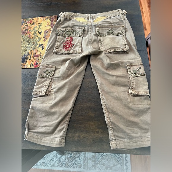 Robin’s Jeans Cargo Capri - Picture 1 of 3
